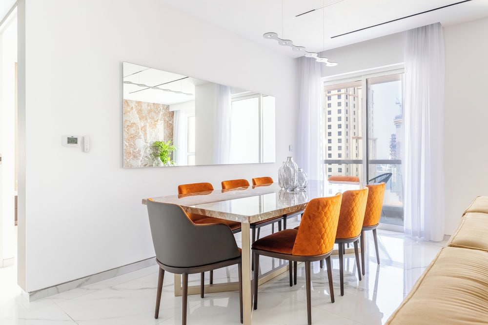 Seaside Elegance - Luxury 3-BR in JBR