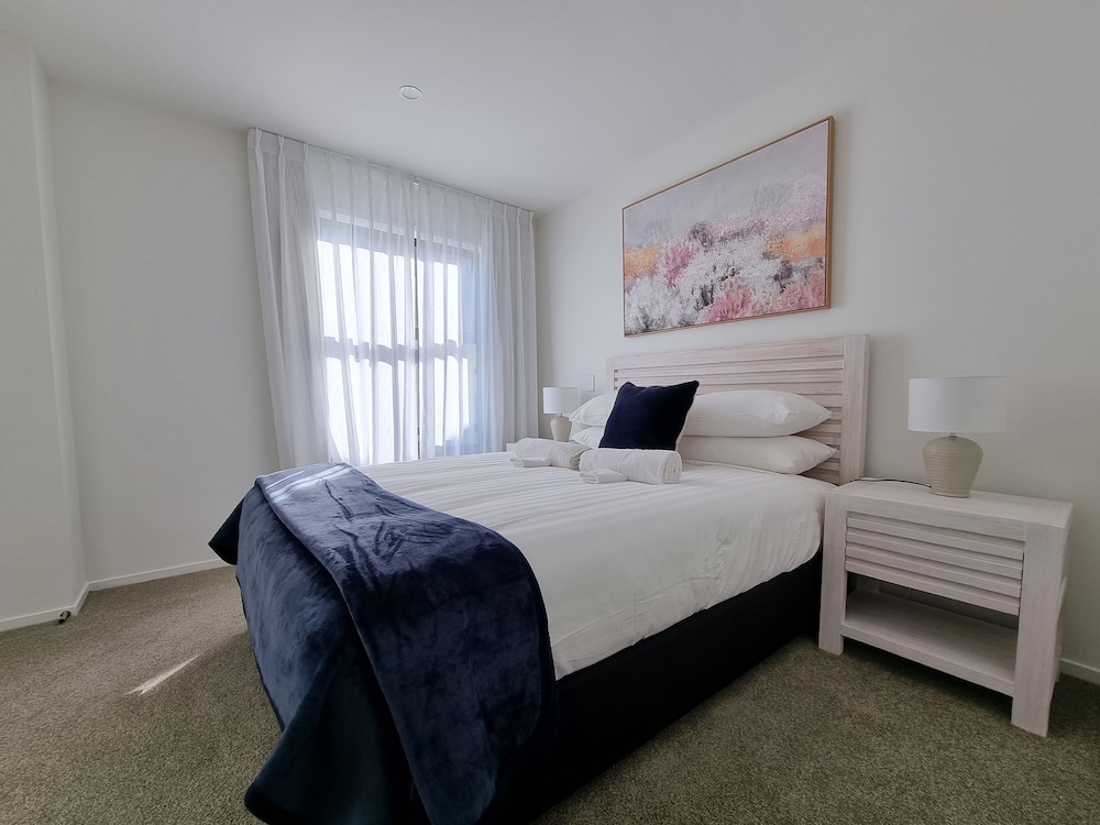 Brand New House by Botany - Parking view 2