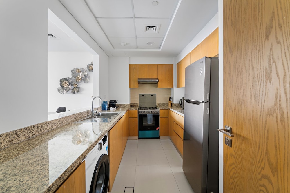 2BR 202 Bellevue Tower 1