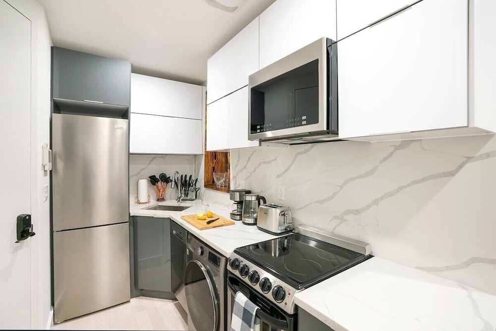 48 Midtown West Apt