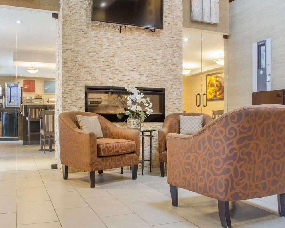 Guelph Vacations - Comfort Inn Guelph - Property Image 4