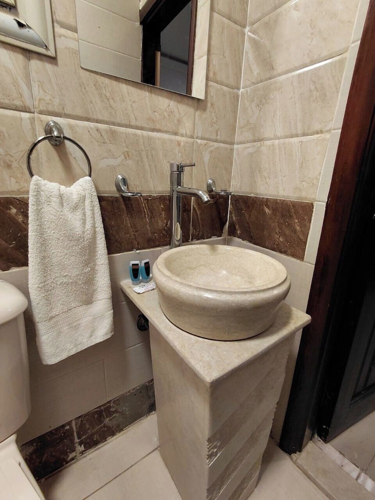 Pearl pyramids Inn
