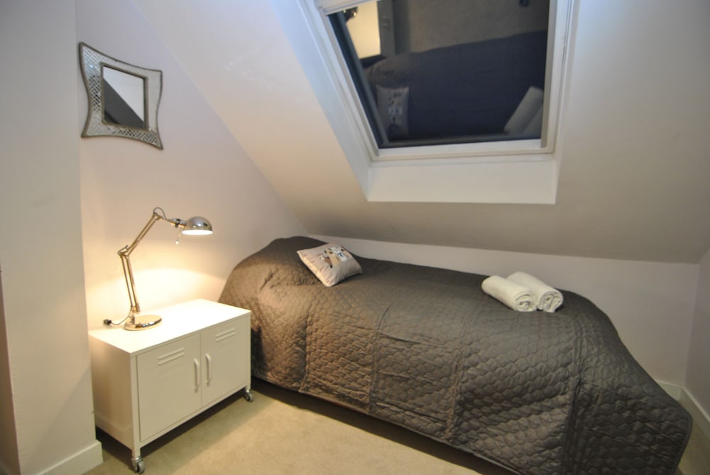 The Courtyard 10