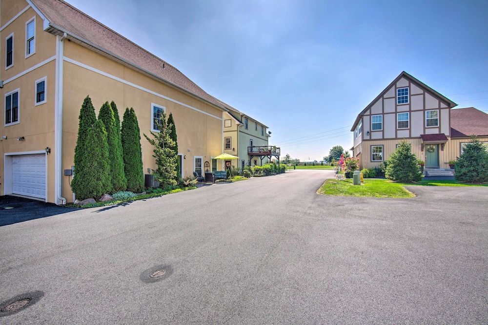 Unique Townhouse in Bavarian-style Neighborhood! - Property Image 3