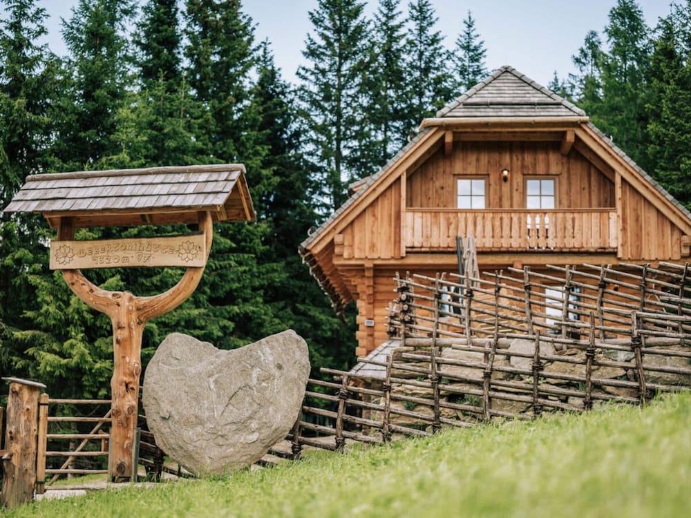 Webertonihutte Modern Retreat