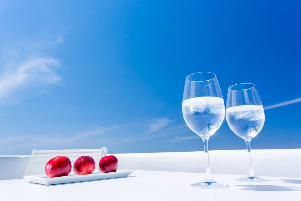 Alti Santorini Suites