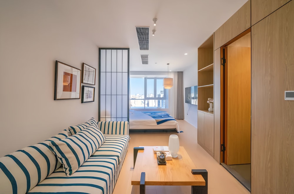 Shanghai Hills & Fan Stay