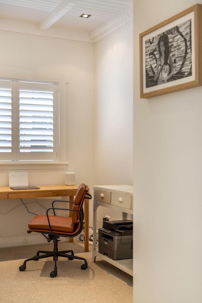 Executive State-Of-The-Art Home - Spa - Image 4