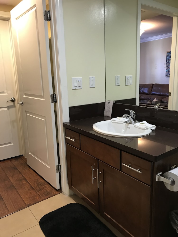 2 Bed 2 Bath in Studio City