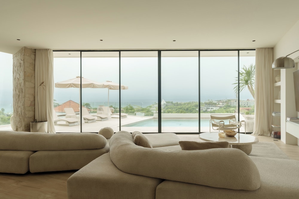 Lux Retreat 4BR Ocean Villa in Uluwatu