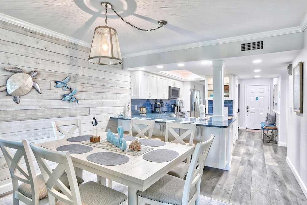 Land's End 11-302 Beach Front - Premier