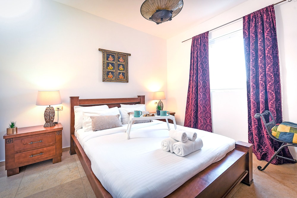 Deluxe 2BD Jaffa Dreams W Pool & Parking view 5