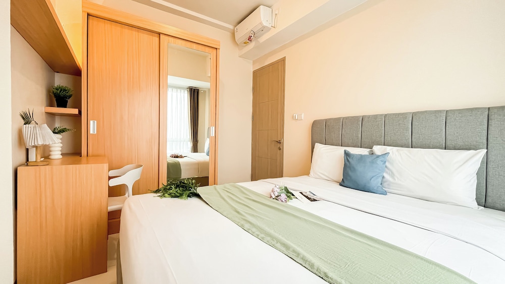 White Toned Style 2Br Tokyo Riverside Pik 2 Apartment