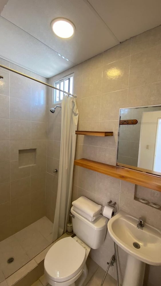 Chescos Hostel & Hotel