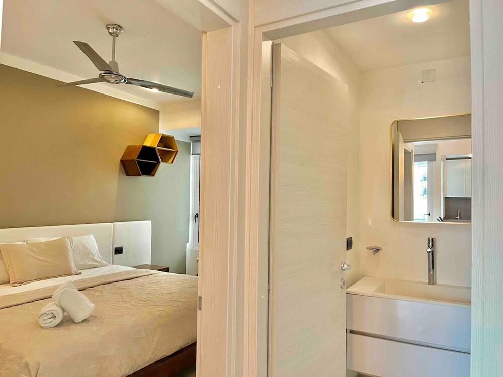 Amazing Cozy Vintage Apartment on 28 St and 5th Av