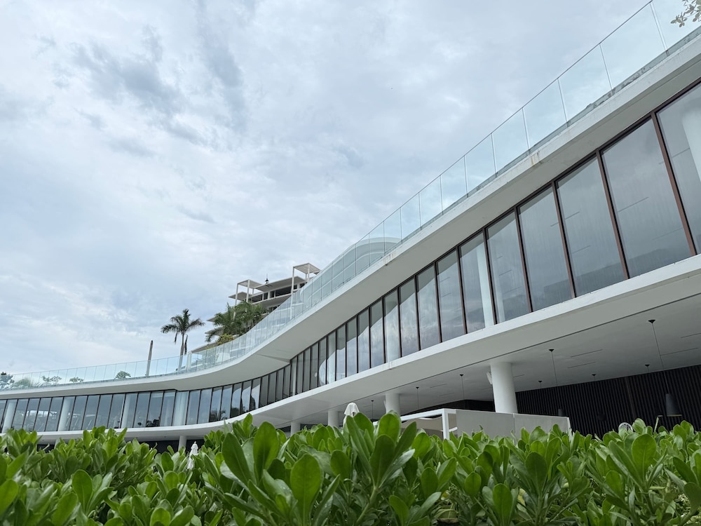 Bolongo 1BR Your Exclusive Oceanfront Escape