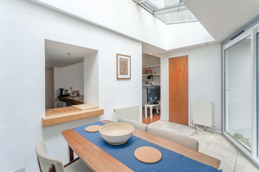 Fantastic and Bright 1 Bedroom Garden Flat