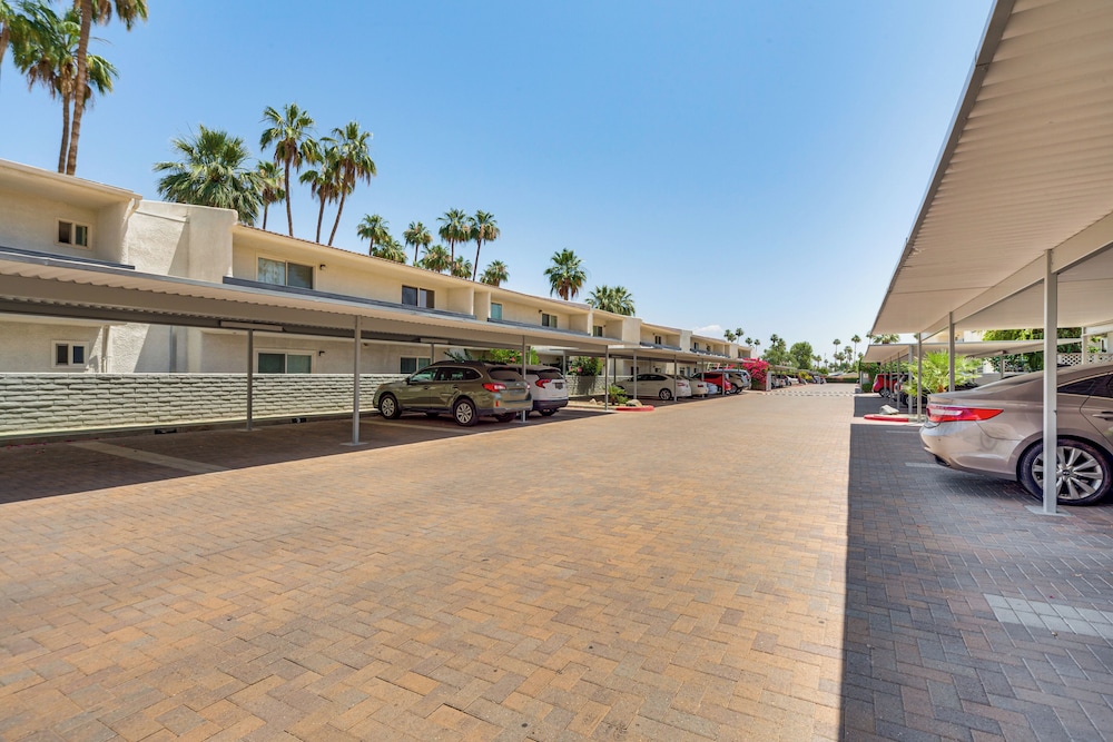 2 Mi to Downtown: Gated Condo in Palm Springs