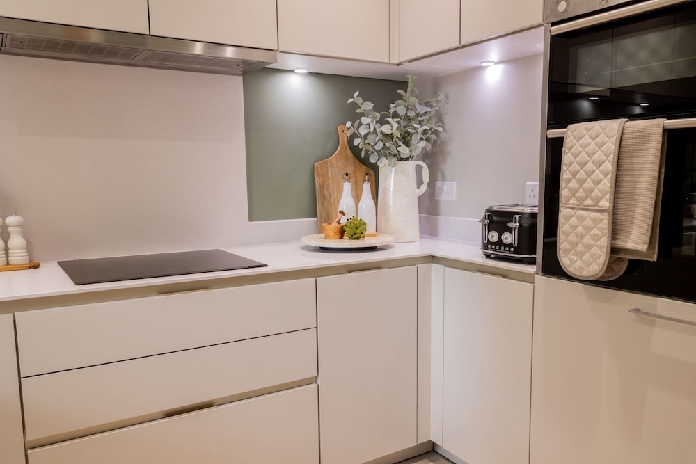 Stylish 3Bd Townhouse In Central Winchester