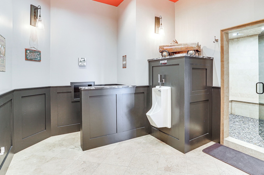 Private Hot Tub + Game Room: Keenesburg Getaway!