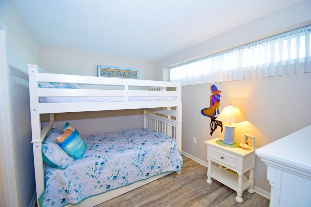Wight Bay 233 2 Bedroom Condo by RedAwning view 3