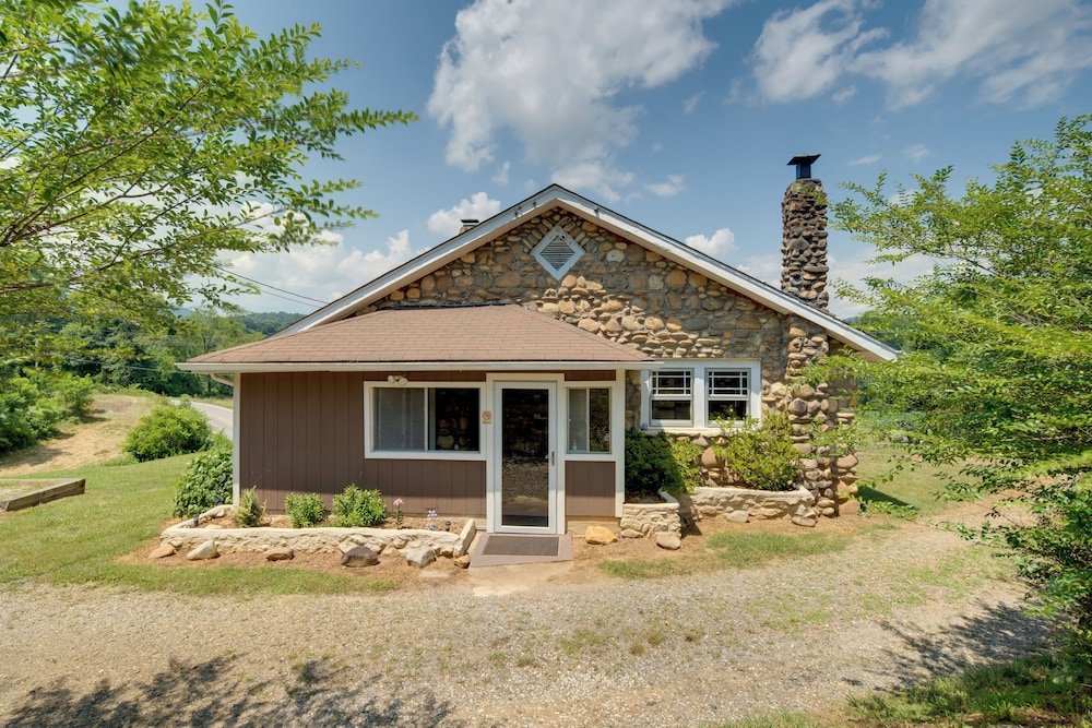 Hike + Explore: Mountain-view Escape in Candler