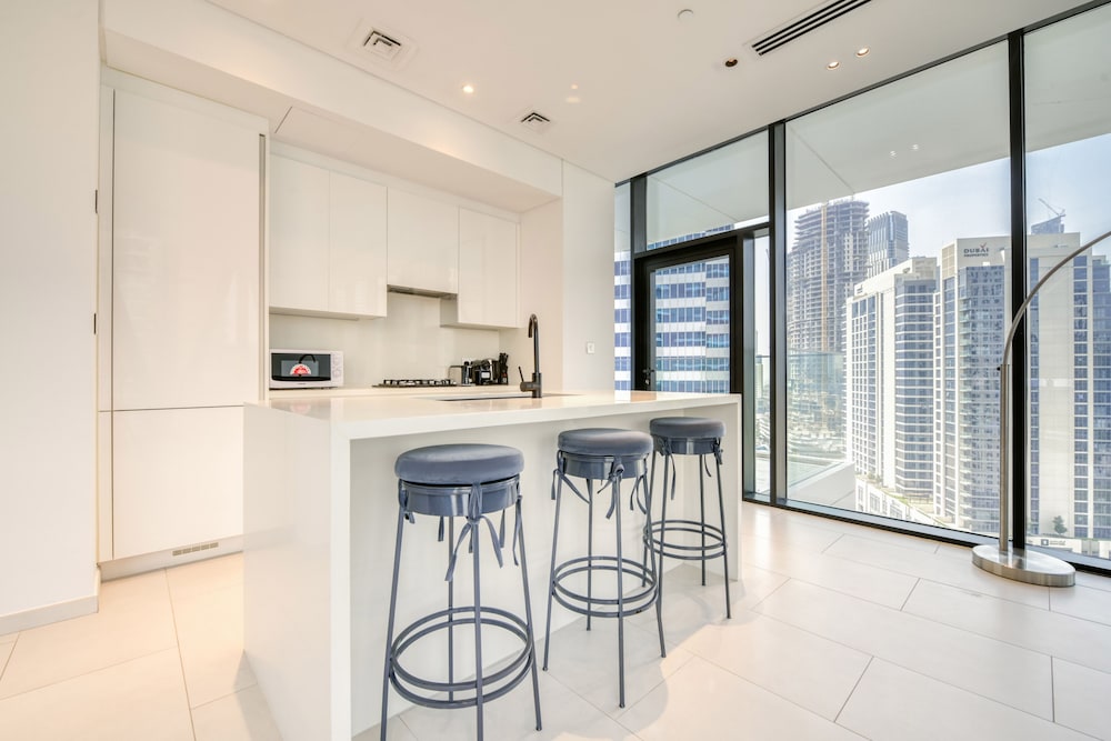 Maison Privee - Luxury Apt W/Burj Khalifa Vw & Dubai Canal Access
