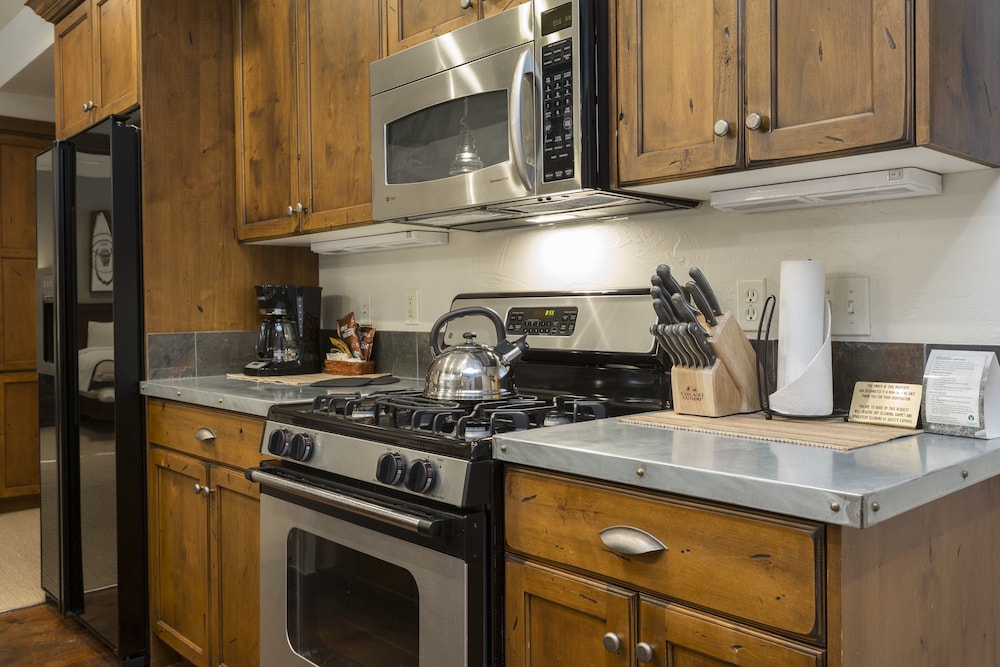 2 Bedroom Condo with Spa - Silver Baron Lodge 2 Condo