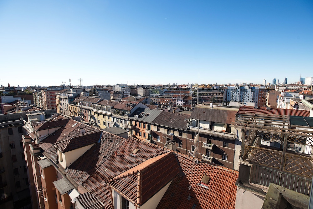 Milan Skyline Apartment, Città Studi, 1 min Metro, Terrace, Wifi, Netflix