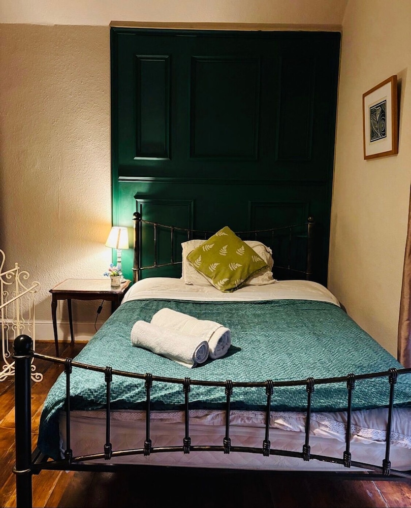 Fabulous 6 Bedroom Victorian Period House