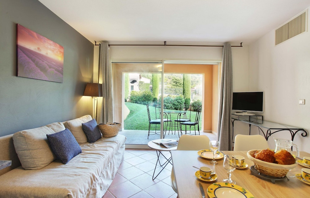 Studio in Greoux-les-bains Near Lakes