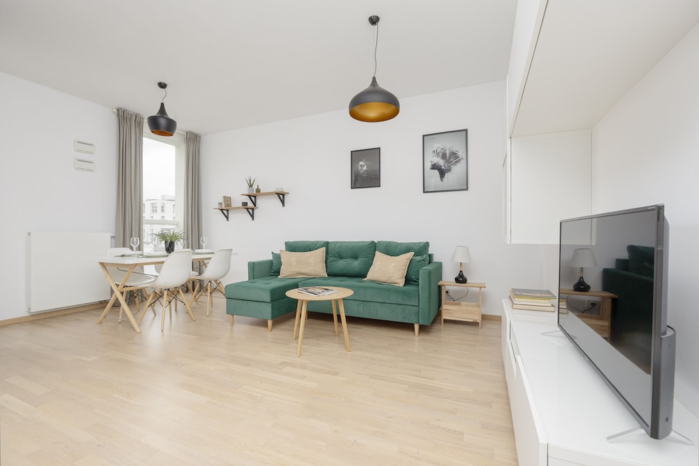 Bobrowiecka Modern Apartment by Renters