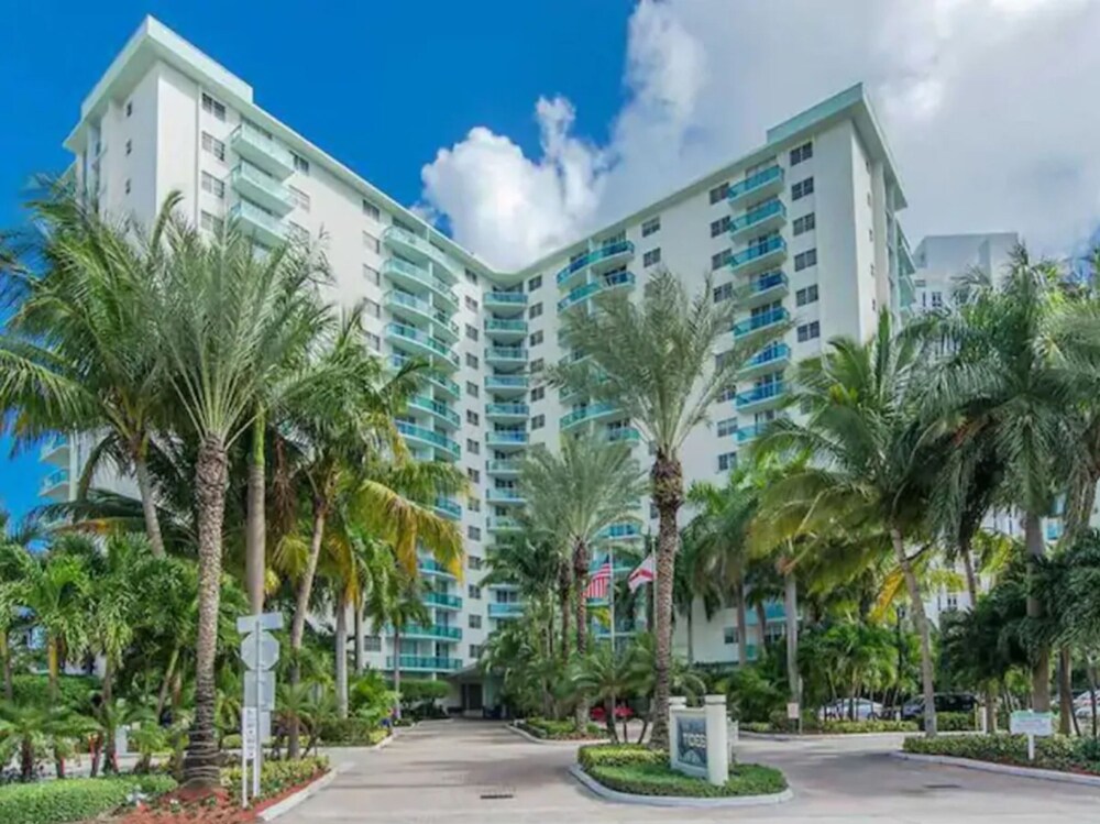 Heated Pools Beach Your Ideal Hollywood Stay