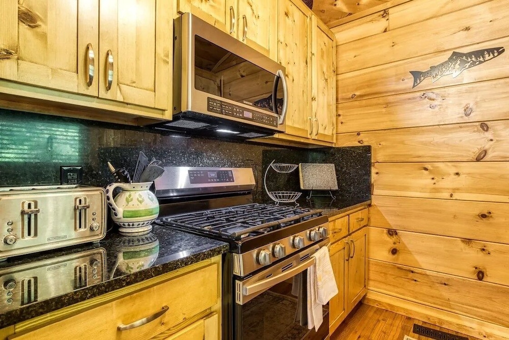 Tennessee Risky 3 Bedroom Cabin