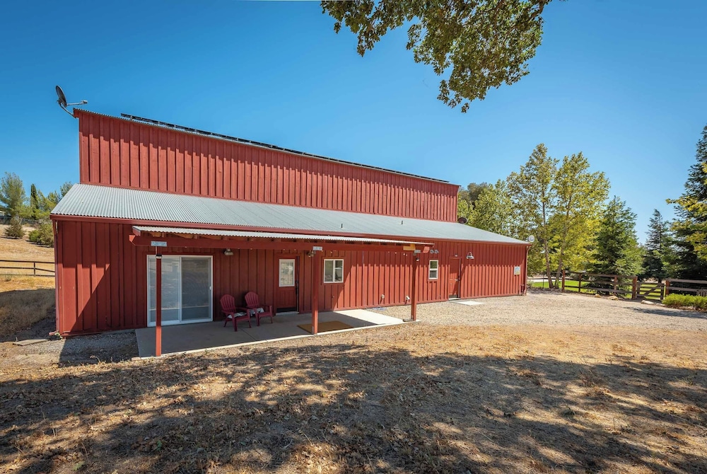 Mission Vineyard Barn