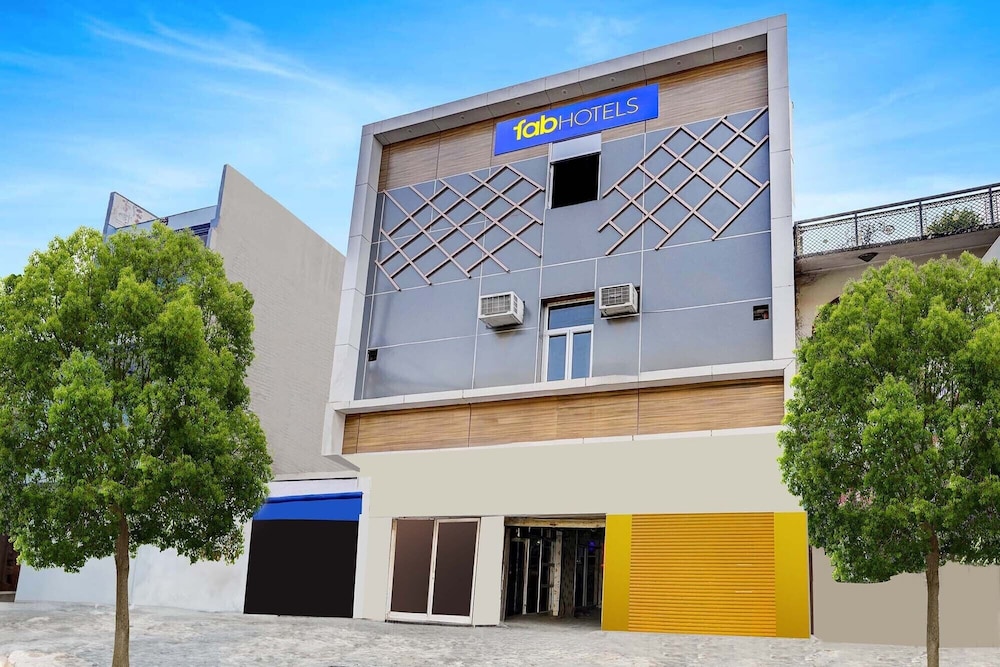 Fabhotel Ratraksh