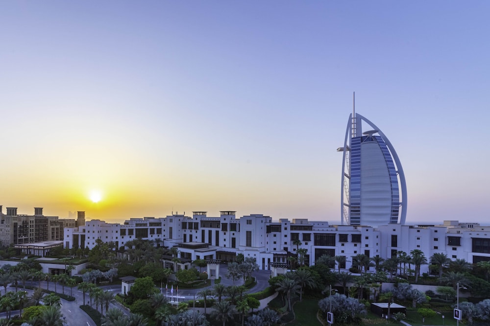 Maison Privee - Exclusive Luxury 3BR Apt with scenic views of Burj Al Arab