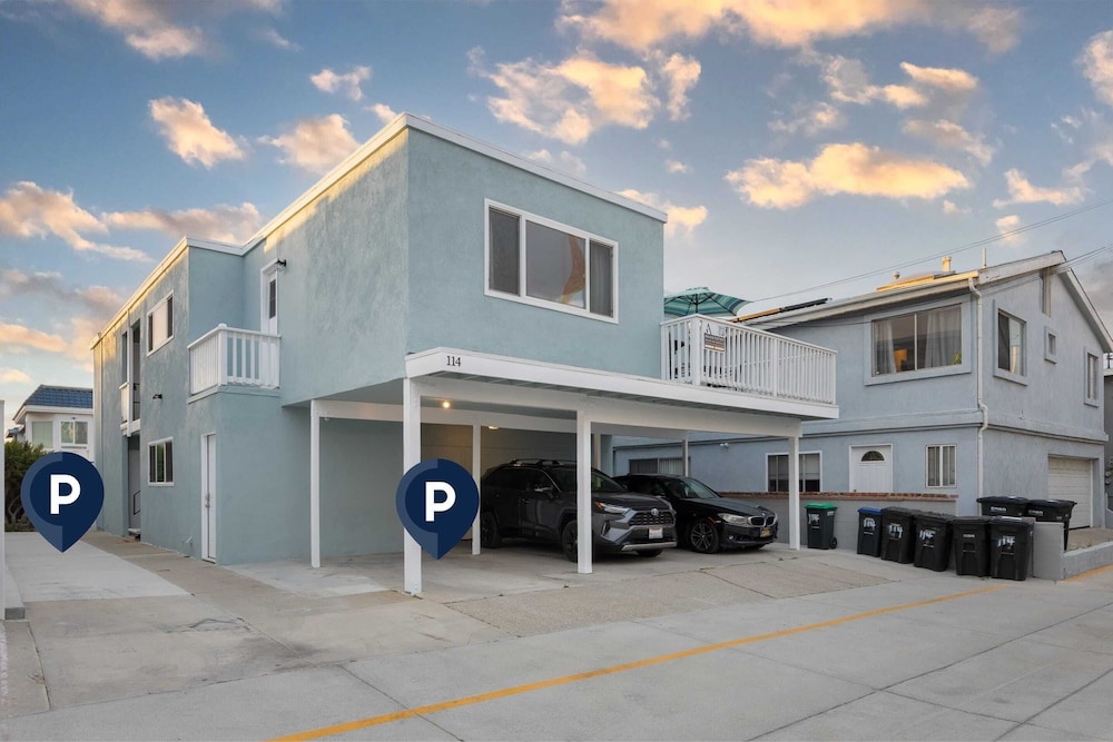 Topside Newport Rooftop Balcony + Ocean Views + Walk to Pier, Marina Village