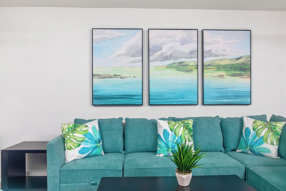 2BR/2BA Oceanfront Condo in Maui Sunset