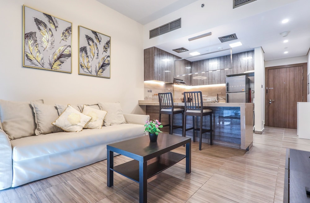 Elite LUX Holiday Homes - Stunning Lake View 1bhk Retreat in JLT Dubai
