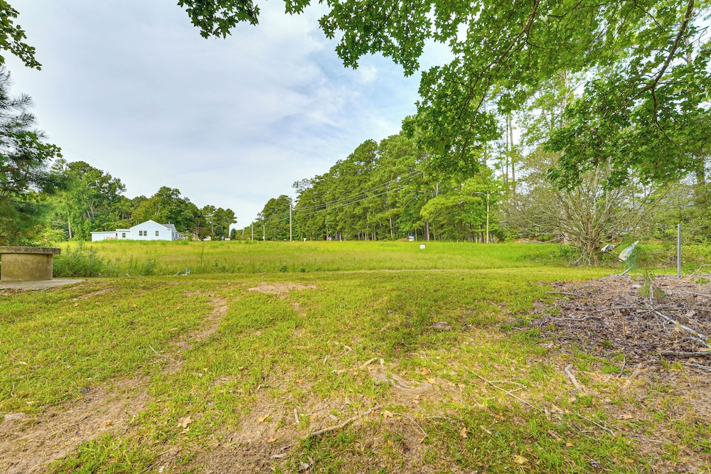 Private Deck & Yard: Home 3 Mi to Dtwn Sanford!