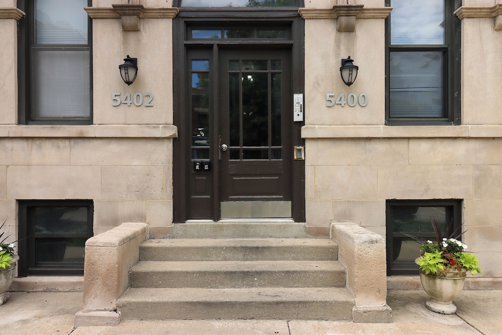 Ideal 4BR Unit - Maryland 2