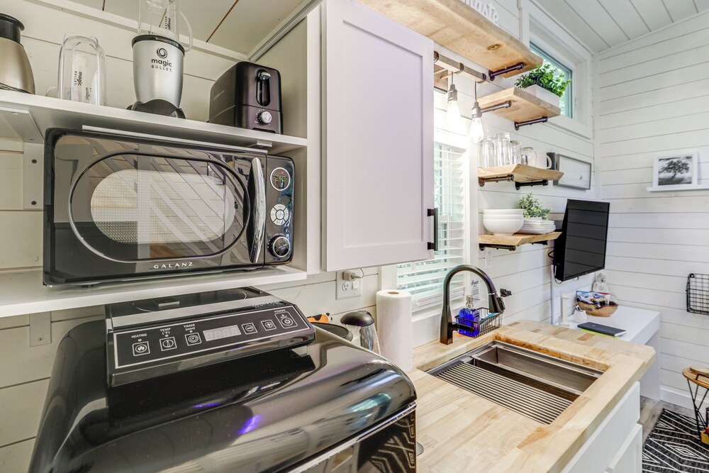 Blue Ridge Mountain Tiny Home: Escape to Nature!