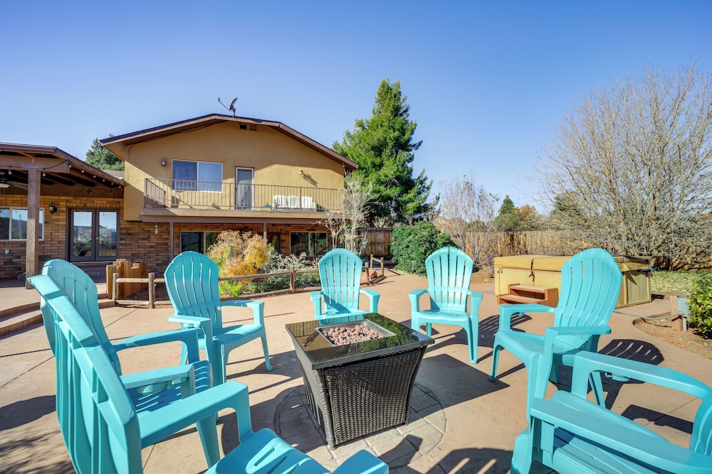 Castle Rock Views: Sedona Retreat w/ Hot Tub!