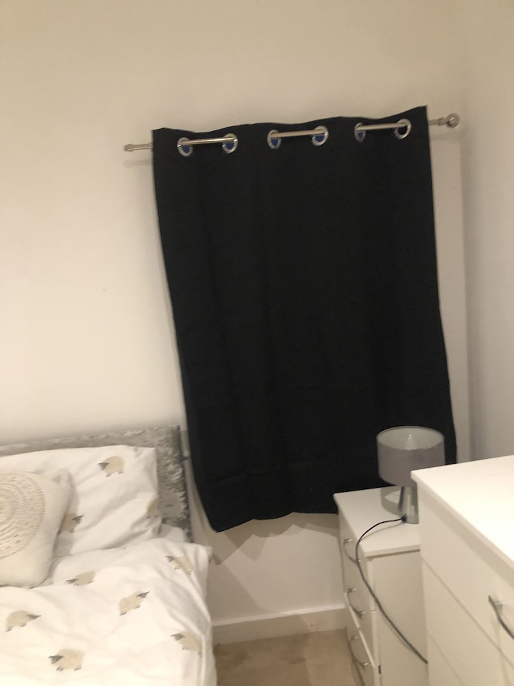 Captivating 1-bed Apartment in Southampton view 5