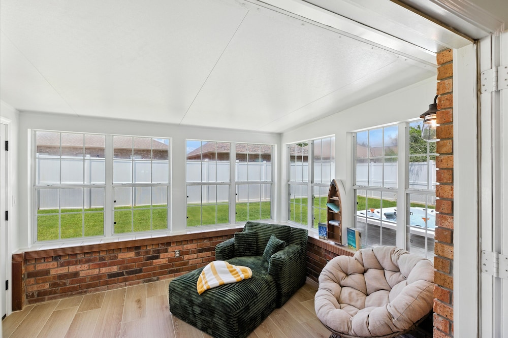 Sunny 3BR w/Hot Tub & Game Room Home
