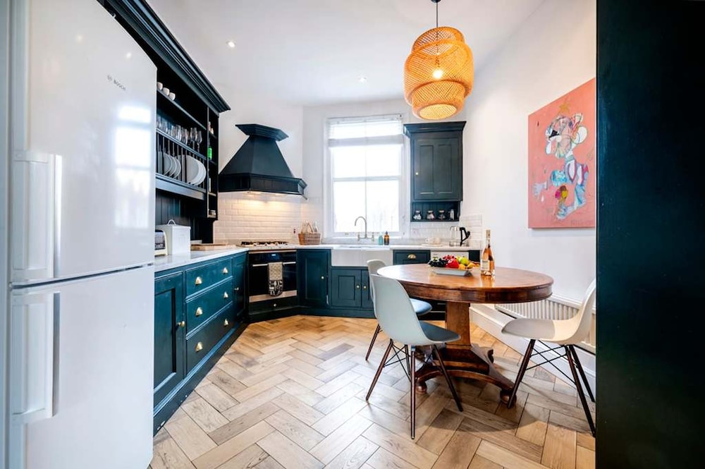 The Chelsea Flower 2 bed -by Out of Office Lifestyle