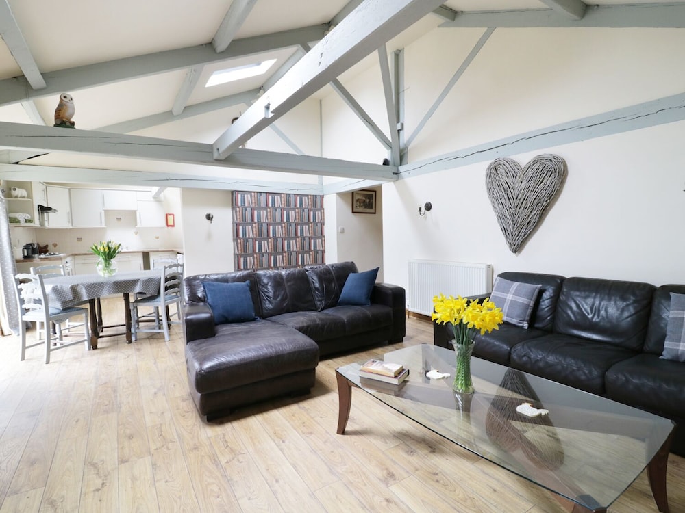 Barn Owl Cottage view 3