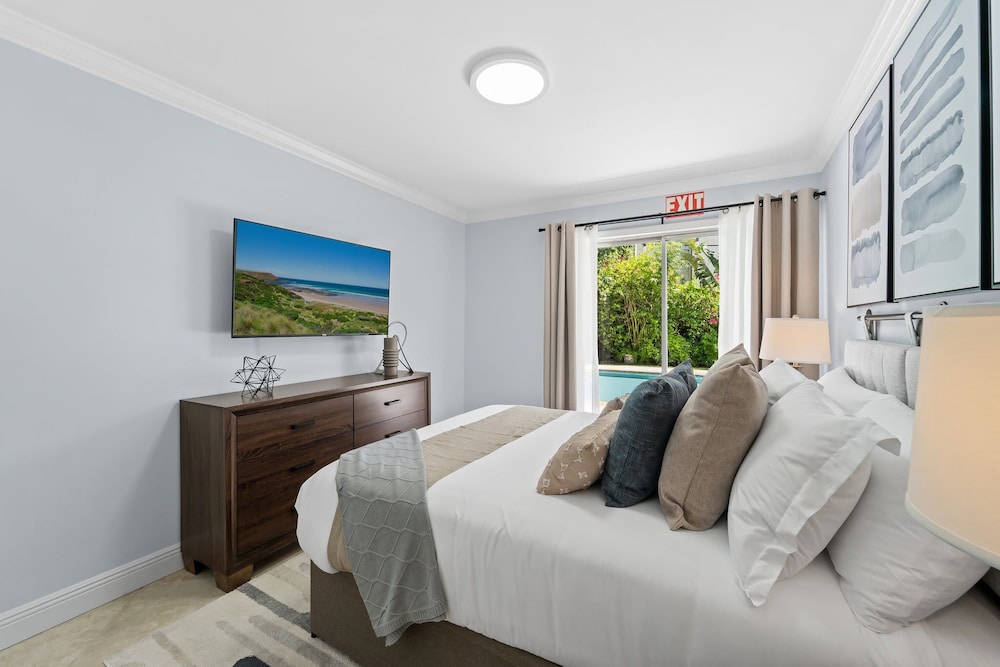 4BR Intracoastal Retreat With Pool, Games & More!