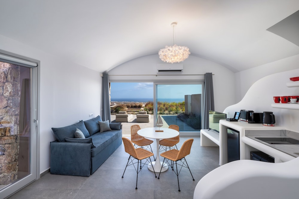 Felicity Cave Suites - Santorini